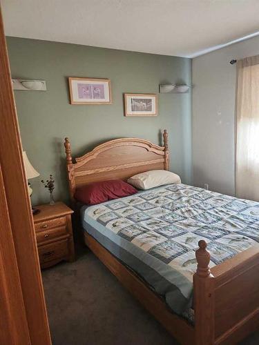 302 8 Avenue, Fox Creek, AB - Indoor Photo Showing Bedroom