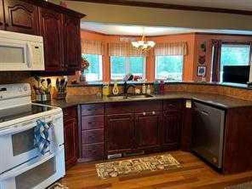 302 8 Avenue, Fox Creek, AB - Indoor Photo Showing Kitchen