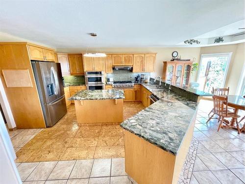 12-49329 Folding Avenue, Rural Yellowhead County, AB - Indoor Photo Showing Kitchen