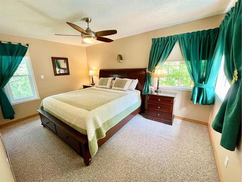 12-49329 Folding Avenue, Rural Yellowhead County, AB - Indoor Photo Showing Bedroom