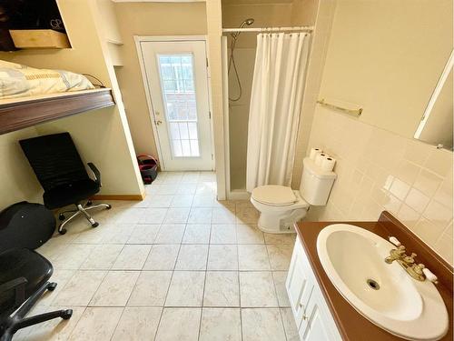 12-49329 Folding Avenue, Rural Yellowhead County, AB - Indoor Photo Showing Bathroom