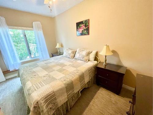 12-49329 Folding Avenue, Rural Yellowhead County, AB - Indoor Photo Showing Bedroom