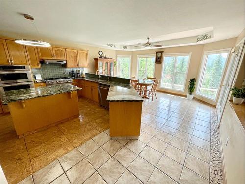 12-49329 Folding Avenue, Rural Yellowhead County, AB - Indoor Photo Showing Kitchen With Double Sink