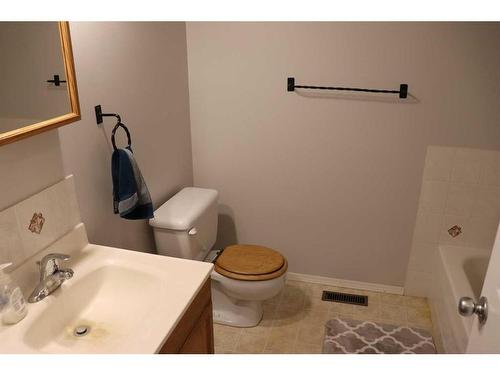 18231 Township Road 542, Rural Yellowhead County, AB - Indoor Photo Showing Bathroom