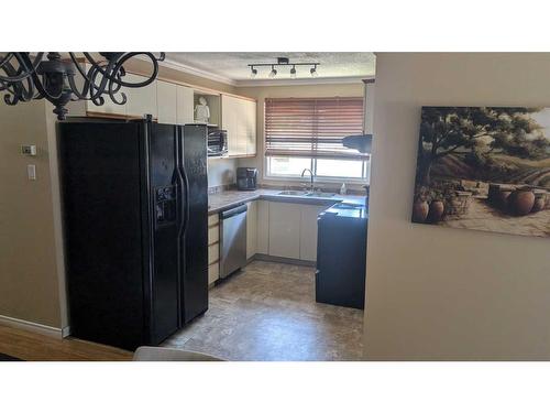 511 Hammond Drive South, Fox Creek, AB - Indoor Photo Showing Kitchen