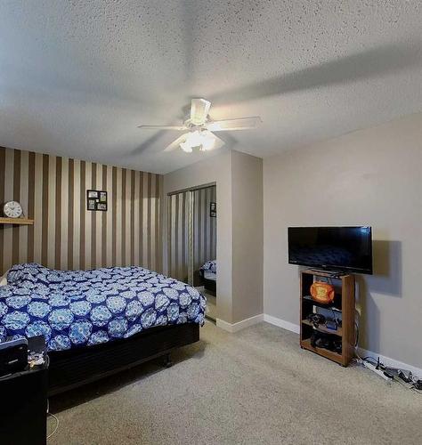 1102 55 Street, Edson, AB - Indoor Photo Showing Bedroom