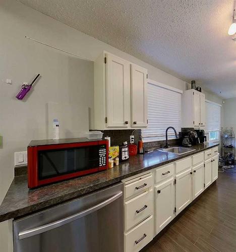 1102 55 Street, Edson, AB - Indoor Photo Showing Kitchen