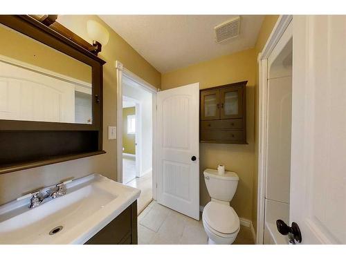 2650 Neewatin Drive, Wabasca, AB - Indoor Photo Showing Bathroom