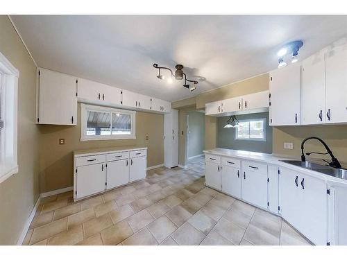 2650 Neewatin Drive, Wabasca, AB - Indoor Photo Showing Kitchen