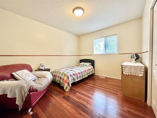 812 9 Avenue, Fox Creek, AB - Indoor Photo Showing Bedroom