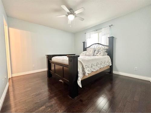 812 9 Avenue, Fox Creek, AB - Indoor Photo Showing Bedroom