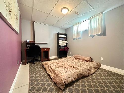 812 9 Avenue, Fox Creek, AB - Indoor Photo Showing Bedroom