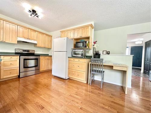 812 9 Avenue, Fox Creek, AB - Indoor Photo Showing Kitchen