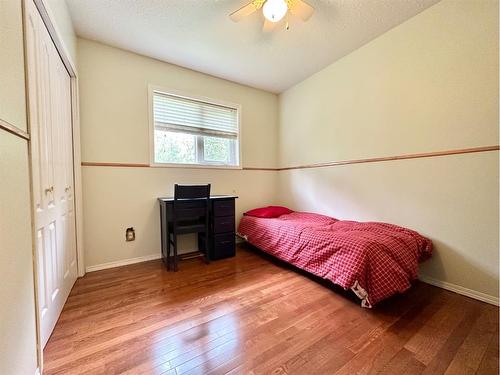 812 9 Avenue, Fox Creek, AB - Indoor Photo Showing Bedroom