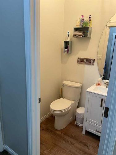 701 10 Street, Fox Creek, AB - Indoor Photo Showing Bathroom