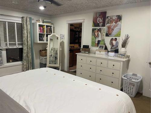 701 10 Street, Fox Creek, AB - Indoor Photo Showing Bedroom