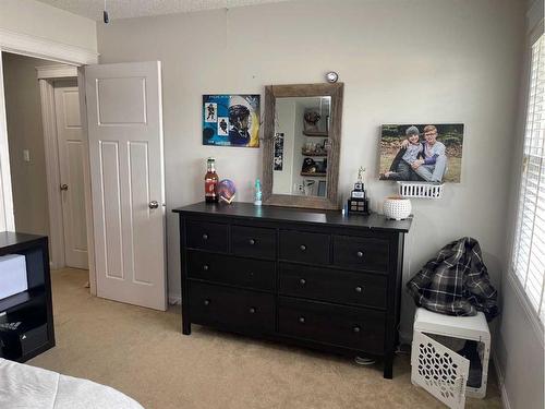 701 10 Street, Fox Creek, AB - Indoor Photo Showing Bedroom