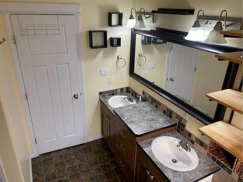 701 10 Street, Fox Creek, AB - Indoor Photo Showing Bathroom