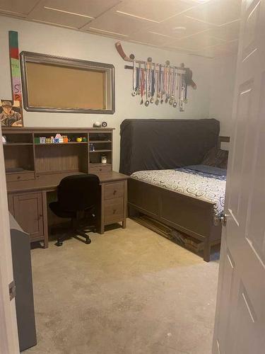 701 10 Street, Fox Creek, AB - Indoor Photo Showing Bedroom