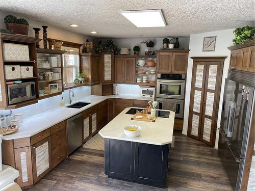 701 10 Street, Fox Creek, AB - Indoor Photo Showing Kitchen With Double Sink