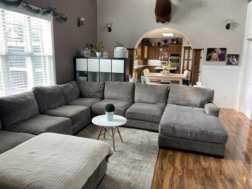 701 10 Street, Fox Creek, AB - Indoor Photo Showing Living Room