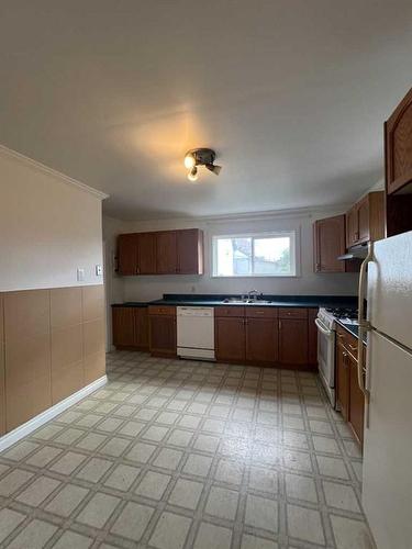 822 50 Street, Edson, AB - Indoor Photo Showing Kitchen