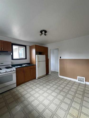 822 50 Street, Edson, AB - Indoor Photo Showing Kitchen