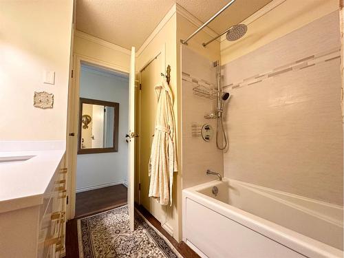 17 Hillside Avenue, Swan Hills, AB - Indoor Photo Showing Bathroom