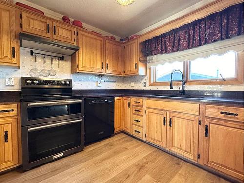 17 Hillside Avenue, Swan Hills, AB - Indoor Photo Showing Kitchen