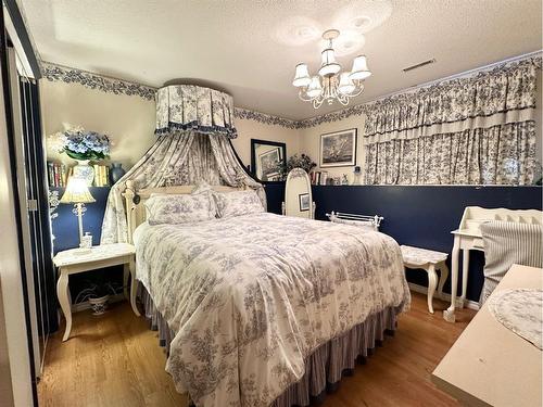 17 Hillside Avenue, Swan Hills, AB - Indoor Photo Showing Bedroom