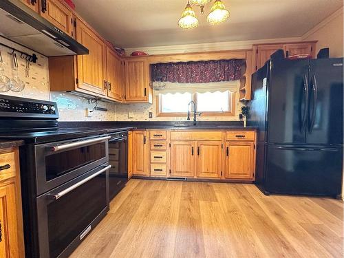 17 Hillside Avenue, Swan Hills, AB - Indoor Photo Showing Kitchen