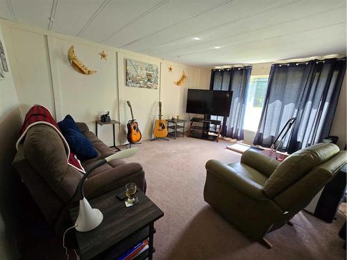 17018 Township Road 540, Rural Yellowhead County, AB - Indoor Photo Showing Living Room