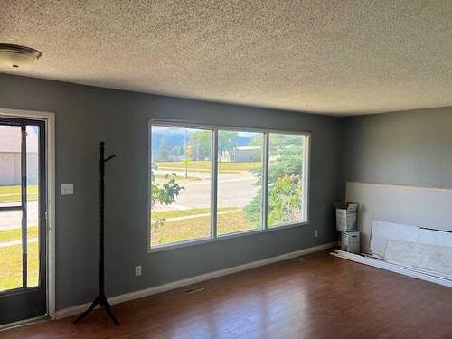 10033 Hoppe, Grande Cache, AB - Indoor Photo Showing Other Room