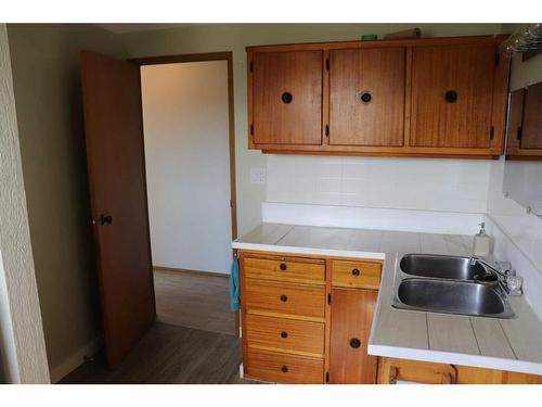 53305 Range Road 111, Rural Yellowhead County, AB - Indoor Photo Showing Kitchen With Double Sink