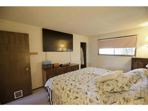 130 Collinge Road, Hinton, AB - Indoor Photo Showing Bedroom