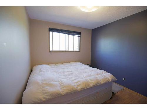 130 Collinge Road, Hinton, AB - Indoor Photo Showing Bedroom