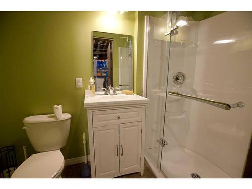 130 Collinge Road, Hinton, AB - Indoor Photo Showing Bathroom