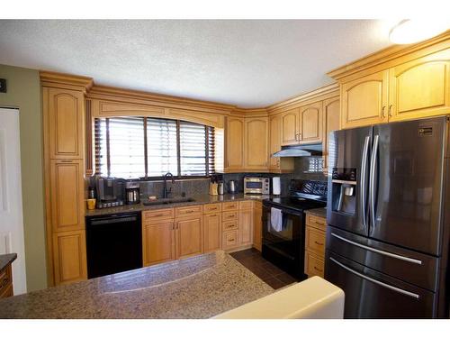 130 Collinge Road, Hinton, AB - Indoor Photo Showing Kitchen