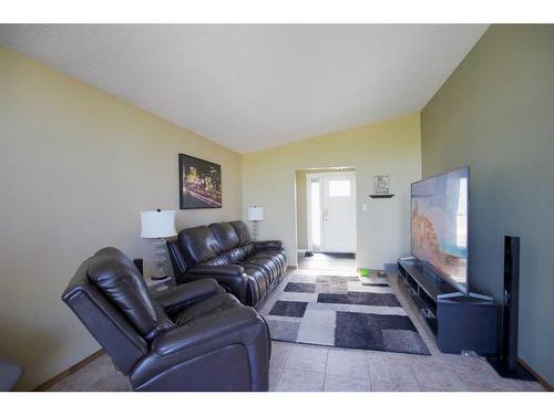 130 Collinge Road, Hinton, AB - Indoor Photo Showing Living Room