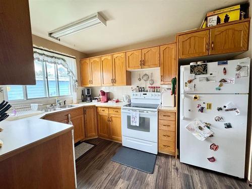 5419 Willock Crescent, Swan Hills, AB - Indoor Photo Showing Kitchen With Double Sink