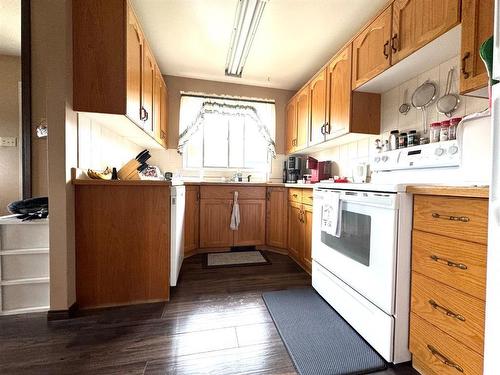 5419 Willock Crescent, Swan Hills, AB - Indoor Photo Showing Kitchen