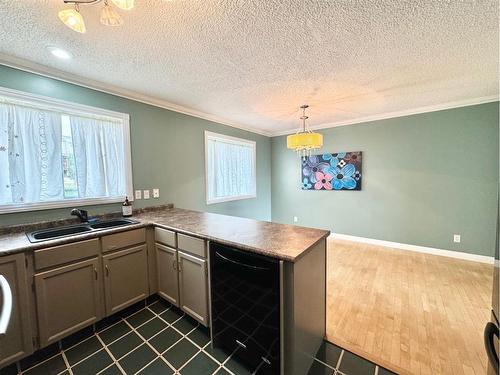 2 Hillside Avenue, Swan Hills, AB - Indoor Photo Showing Kitchen With Double Sink