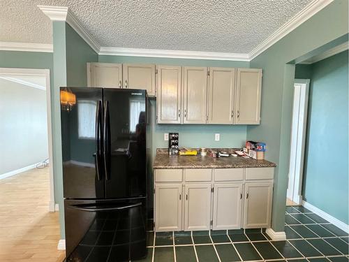 2 Hillside Avenue, Swan Hills, AB - Indoor Photo Showing Kitchen