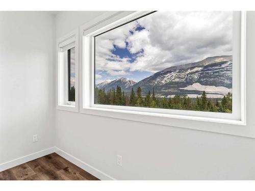 201F-209 Stewart Creek Rise, Canmore, AB - Indoor Photo Showing Other Room