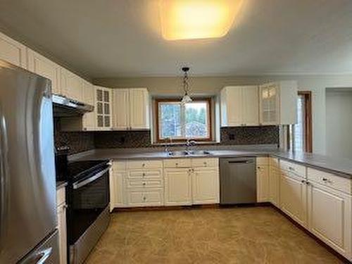 537 Boutin Avenue, Hinton, AB - Indoor Photo Showing Kitchen With Stainless Steel Kitchen With Double Sink