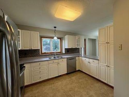 537 Boutin Avenue, Hinton, AB - Indoor Photo Showing Kitchen With Double Sink