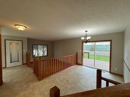 537 Boutin Avenue, Hinton, AB - Indoor Photo Showing Other Room