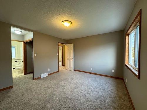 537 Boutin Avenue, Hinton, AB - Indoor Photo Showing Other Room