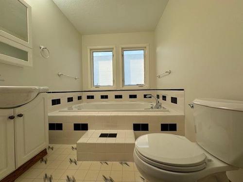 537 Boutin Avenue, Hinton, AB - Indoor Photo Showing Bathroom