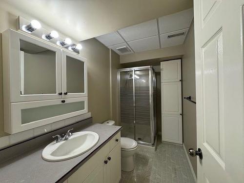 537 Boutin Avenue, Hinton, AB - Indoor Photo Showing Bathroom